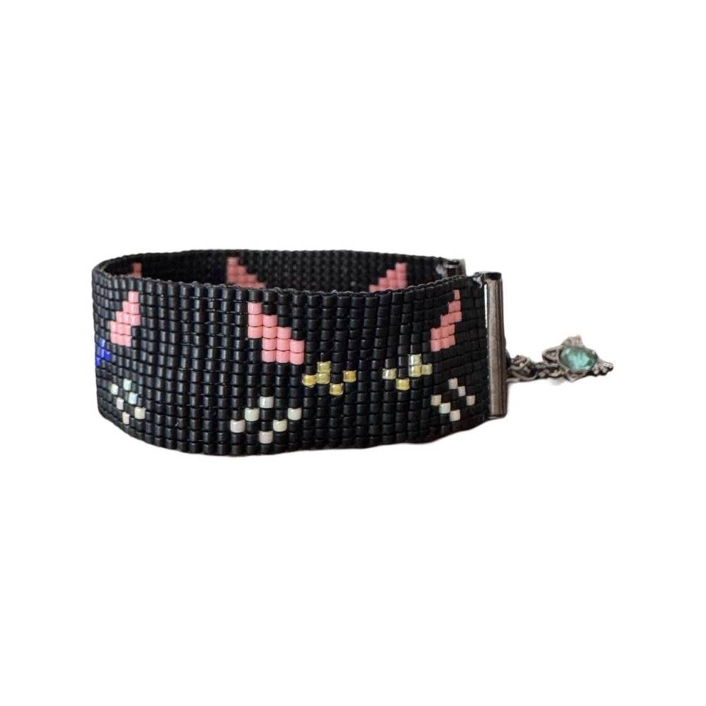 Hand crafted beaded spooky cat eyes cuff bracelet, adjustable length, Halloween - Picture 5 of 5